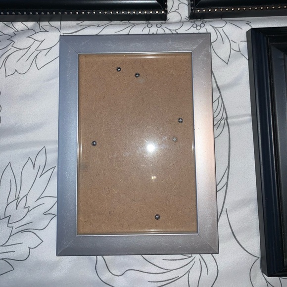 Lot of 4 4”x6” picture frames - Picture 3 of 5